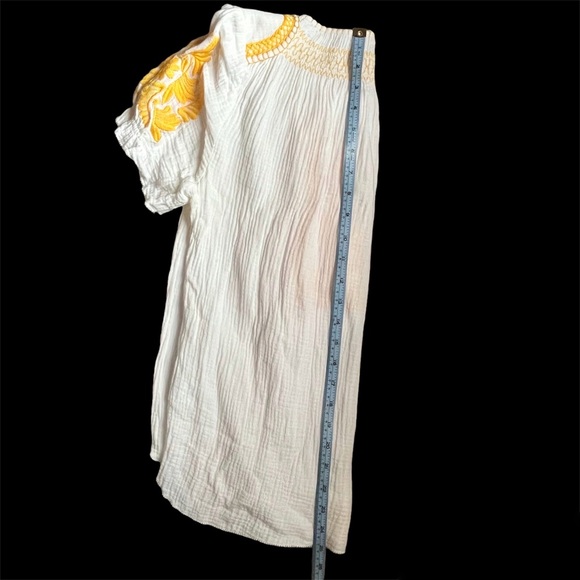 Clarte Claire Embroidery Detail Top - Picture 10 of 11